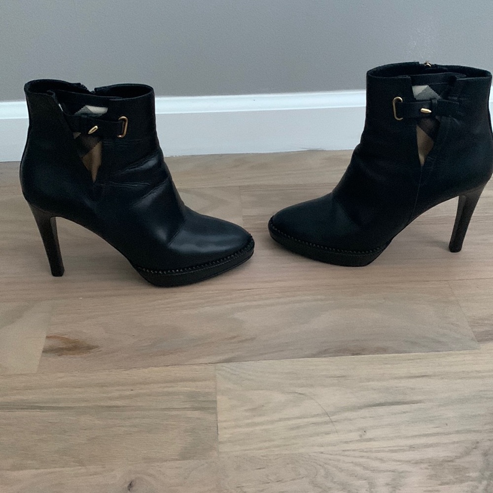 Burberry booties